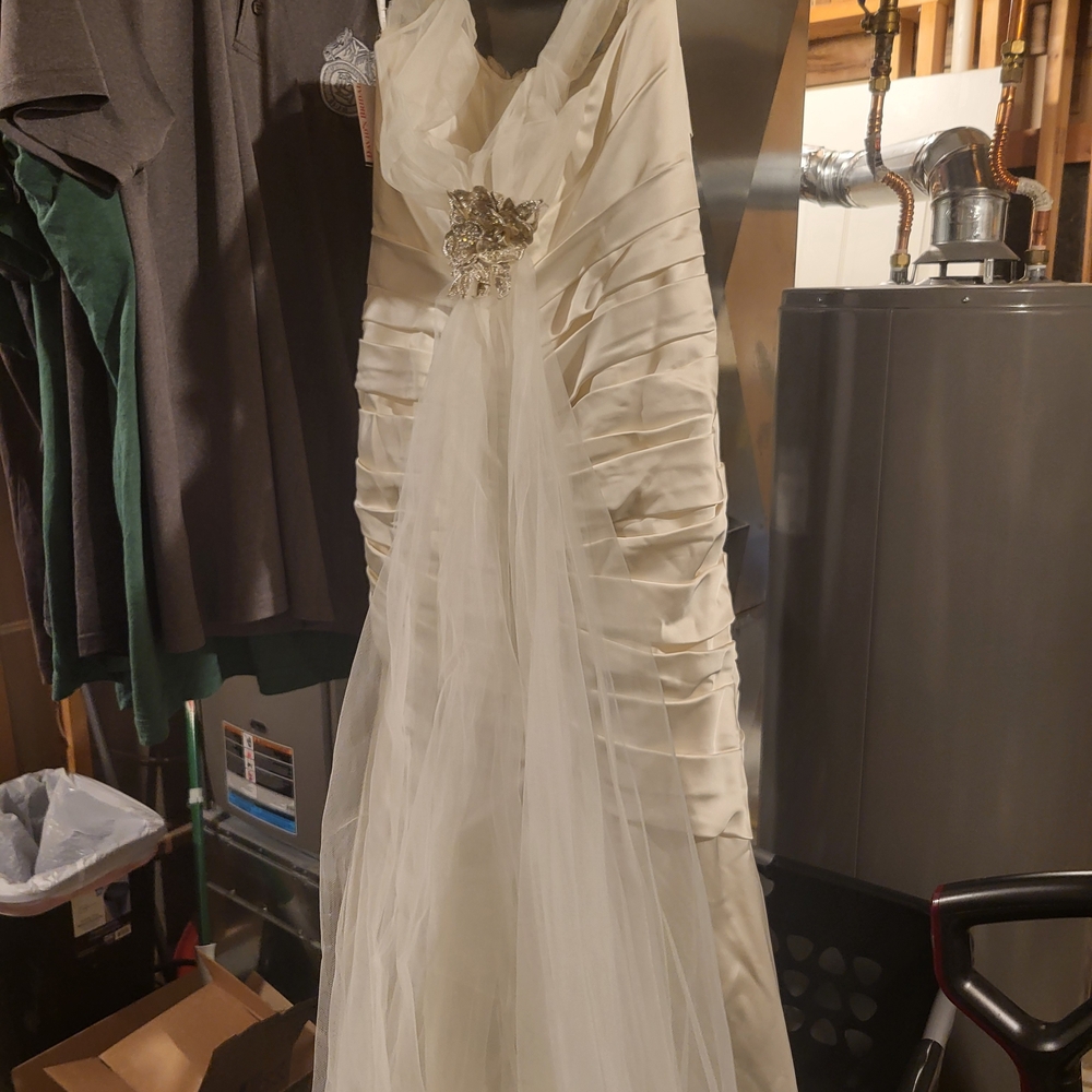 Wedding Dress - Picture 4 of 7
